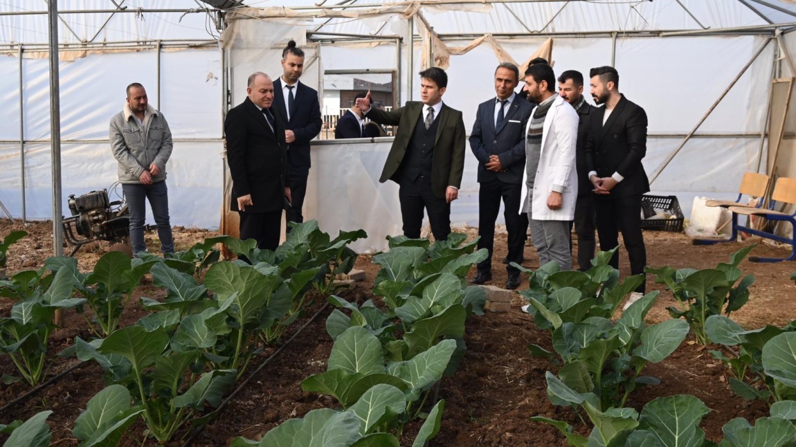 İLÇE KAYMAKAMIMIZ YUNUS EMRE BAYRAKLI OKULUMUZU ZİYARET ETTİ. 